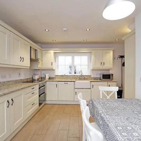 Royal Hillsborough Village Luxury Townhouse Extérieur photo