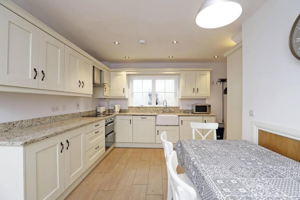 Royal Hillsborough Village Luxury Townhouse Extérieur photo
