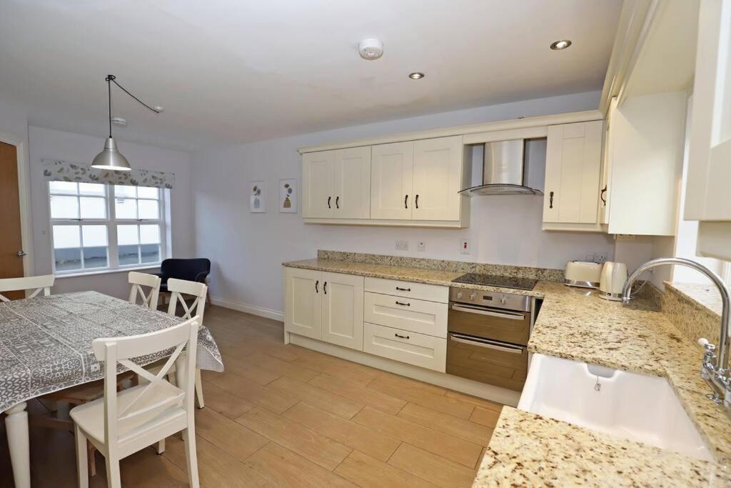 Royal Hillsborough Village Luxury Townhouse Extérieur photo