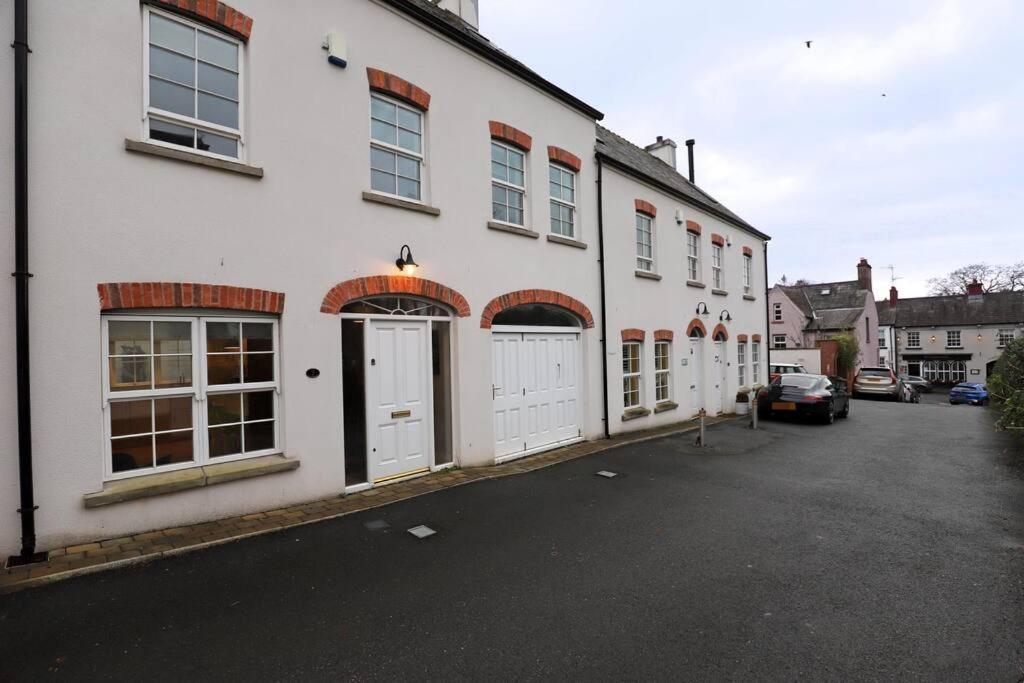 Royal Hillsborough Village Luxury Townhouse Extérieur photo