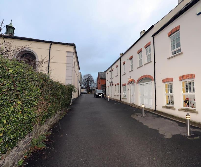 Royal Hillsborough Village Luxury Townhouse Extérieur photo